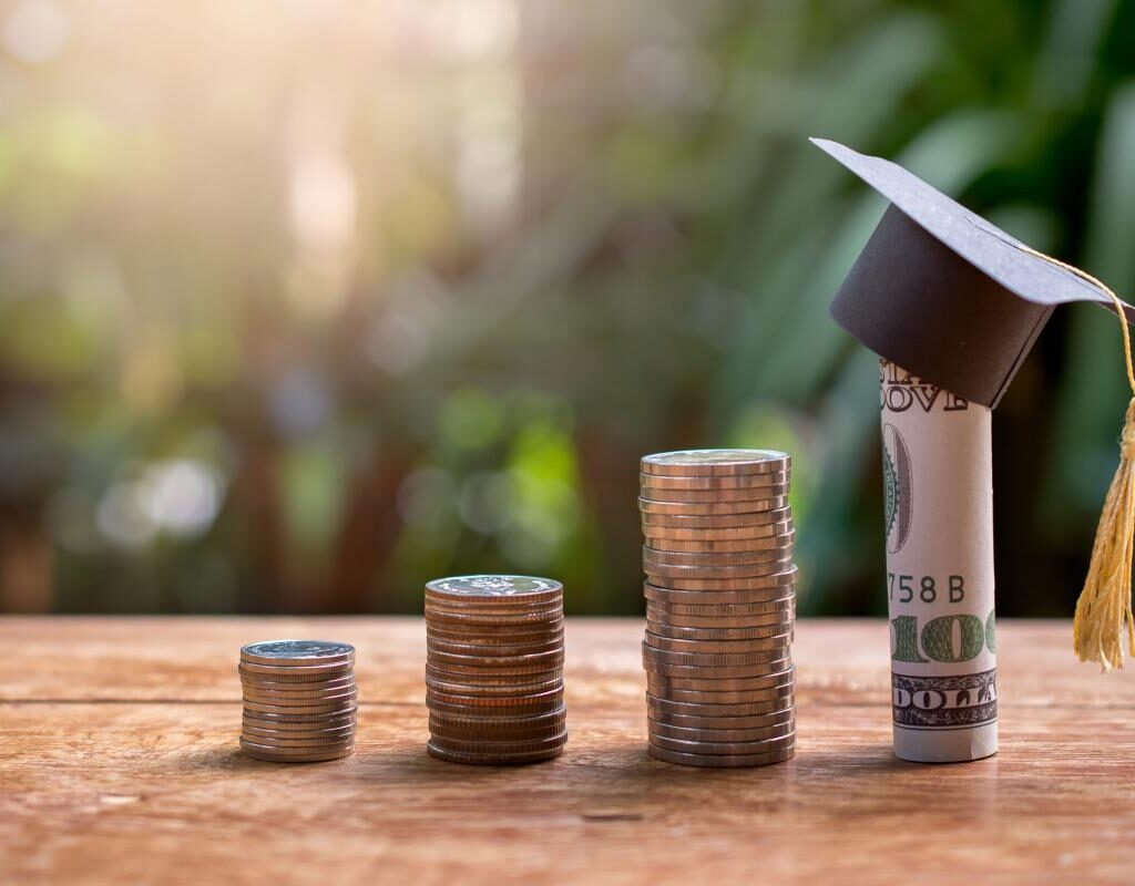 7 Best Things To Know About  Education Loans And Student | CIO Women Magazine 