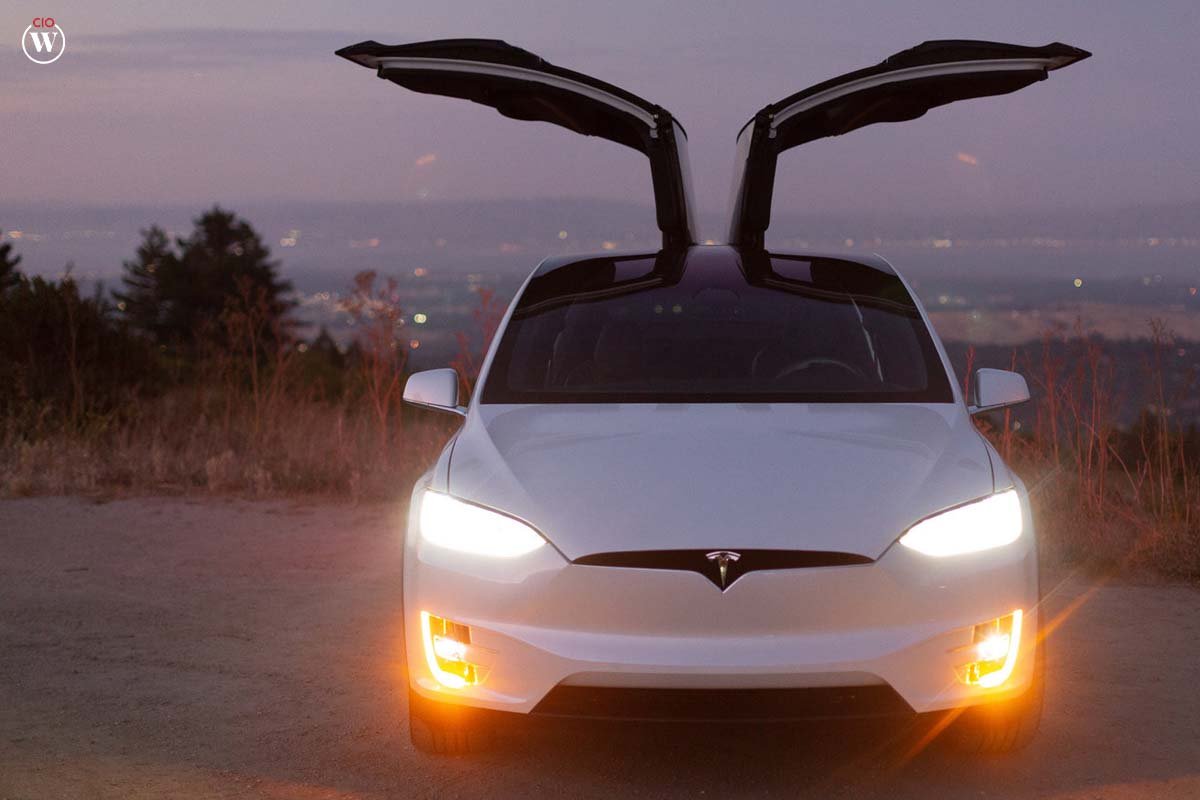 The Best 11 coolest features of the Tesla Model S | CIO Women Magazine
