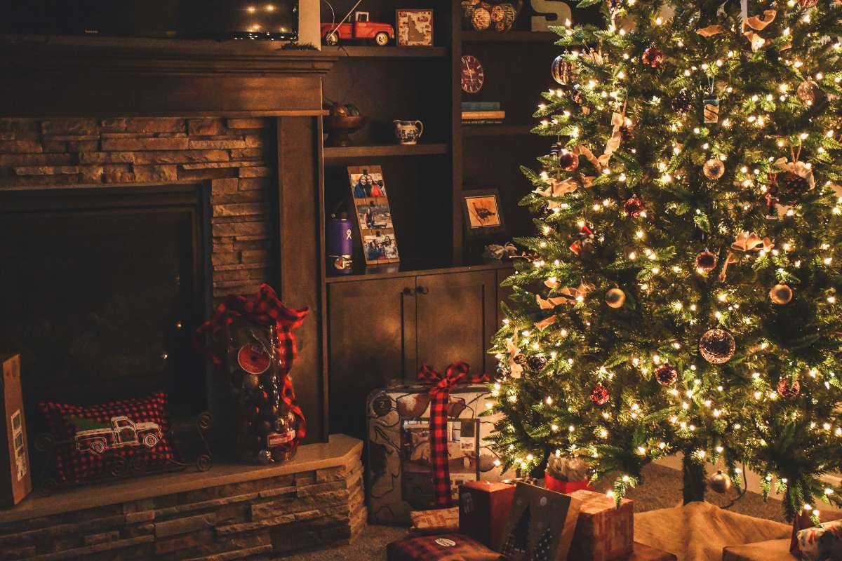 15 Christmas Holiday Themes for 2025: Cozy, Creative & Stress-Free