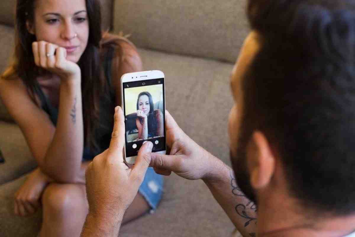 How Social Media Affects Romantic Relationships? Love in the Digital Age | CIO Women Magazine