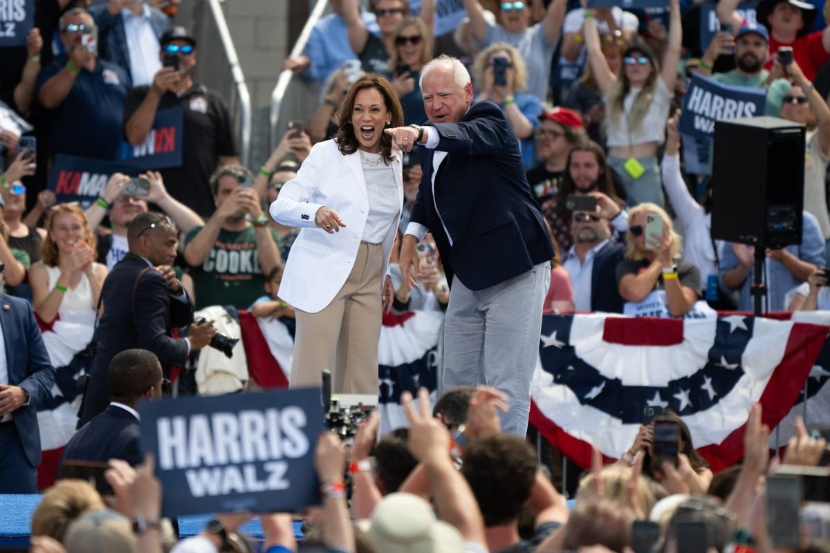 Harris and Walz Rally in Eau Claire as Election Campaign Heats Up | CIO Women Magazine