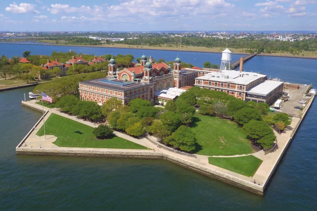 Ellis Island - Gateway to America: History, Immigration Stories & Tips | CIO Women Magazine