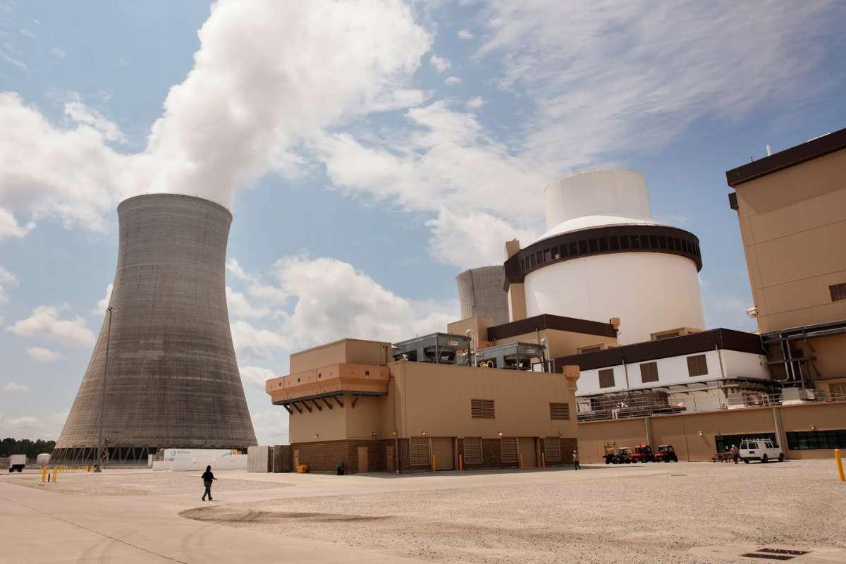 Tech Giants Turn to Nuclear Power for AI Demands