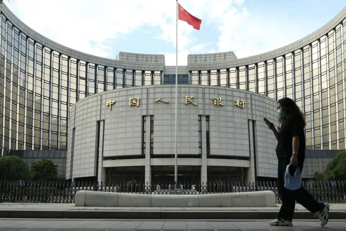 China Lowers Benchmark Lending Rates by 25 Basis Points