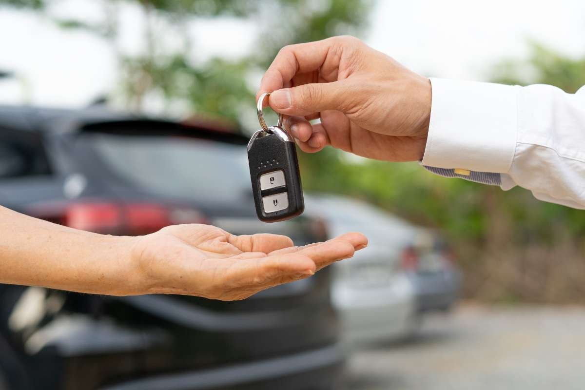 How To Sell Your First Car With Confidence? 4 Important Points | CIO Women Magazine