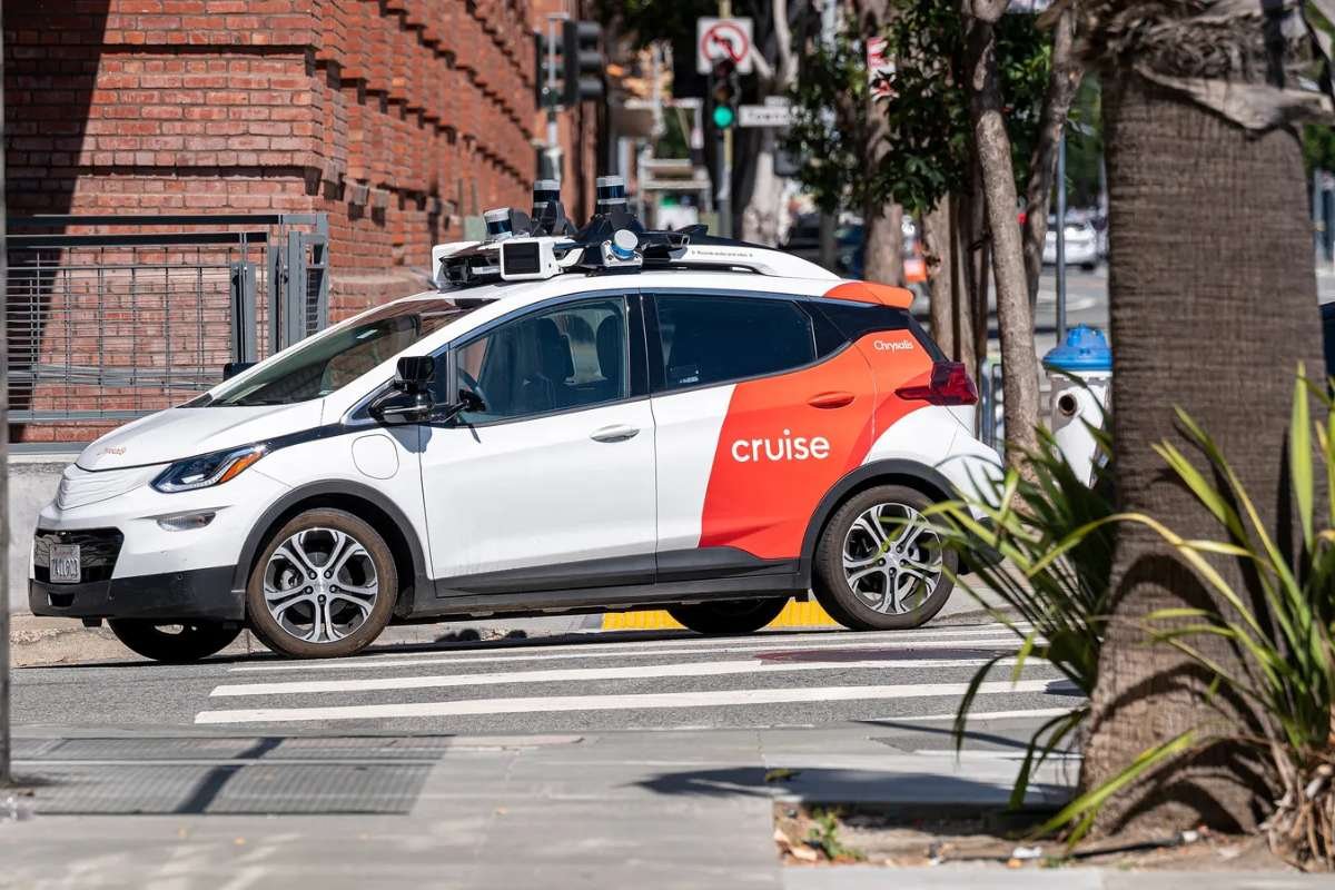 GM Shifts Focus, Abandons Cruise Robotaxi Business Amid Mounting Challenges