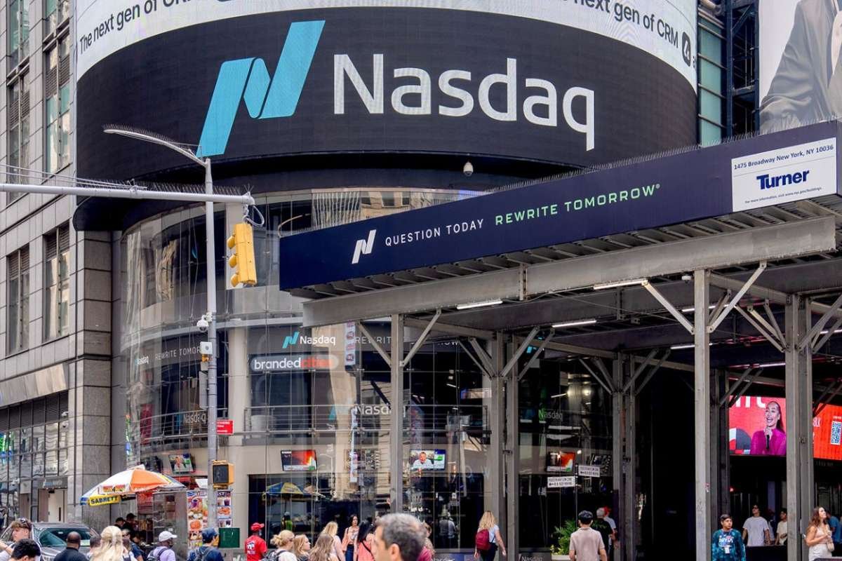 Tech Titans Soar: Nasdaq Crosses 20,000 Milestone Amid Record Highs for Alphabet and Tesla