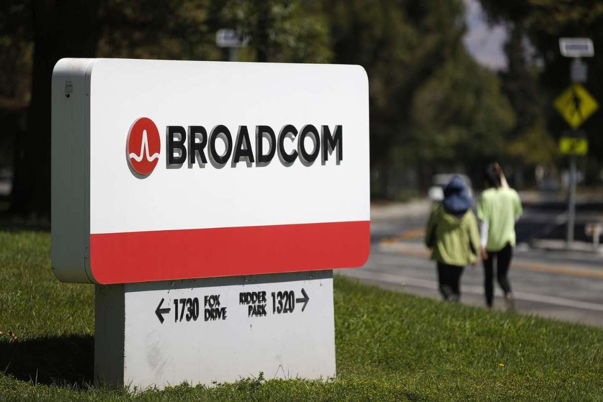 Tesla and Broadcom Drive S&P 500 Gains Amid Mixed Market Performance