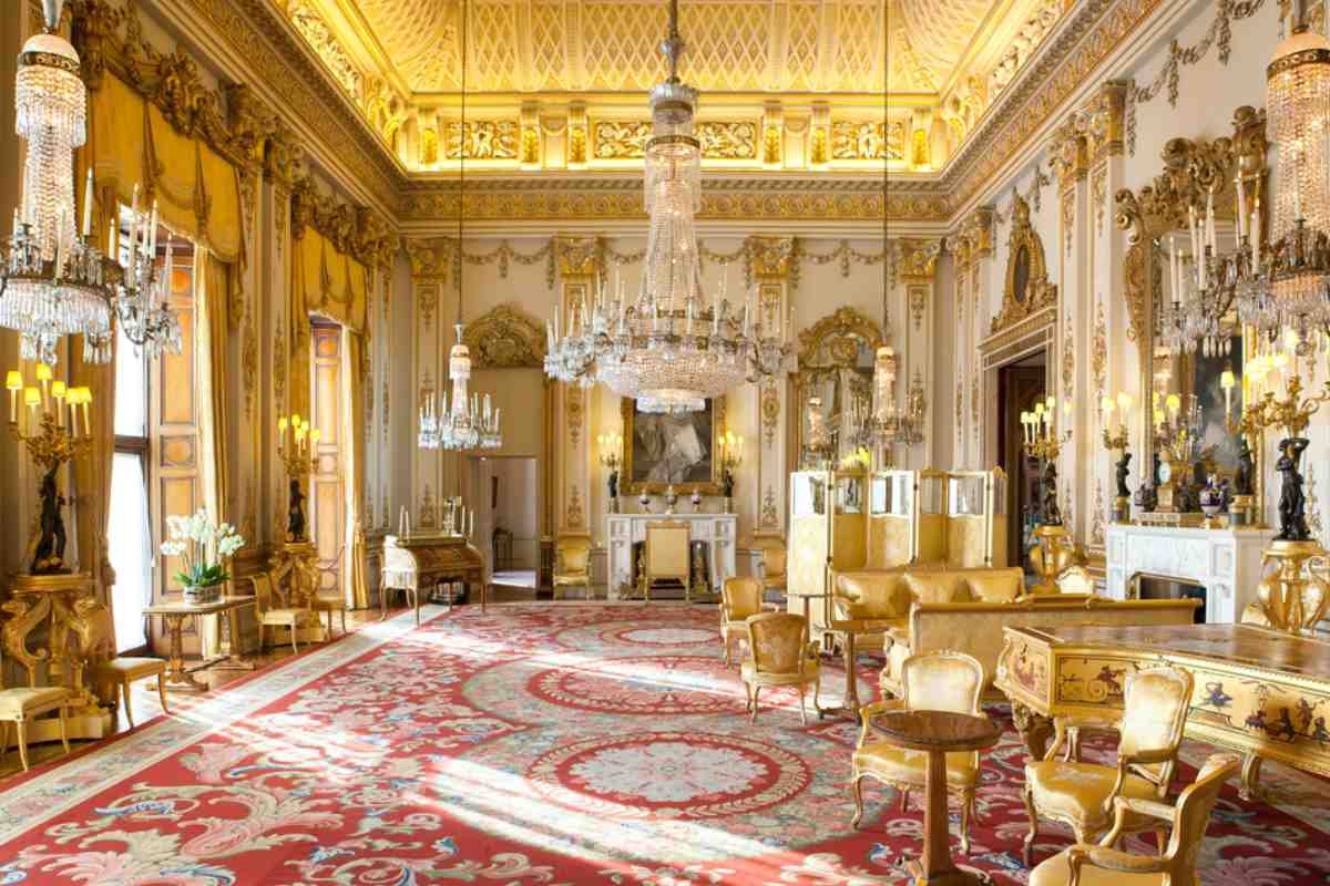 Buckingham Palace: History, Best Time To Visit & Places to Eat | CIO Women Magazine