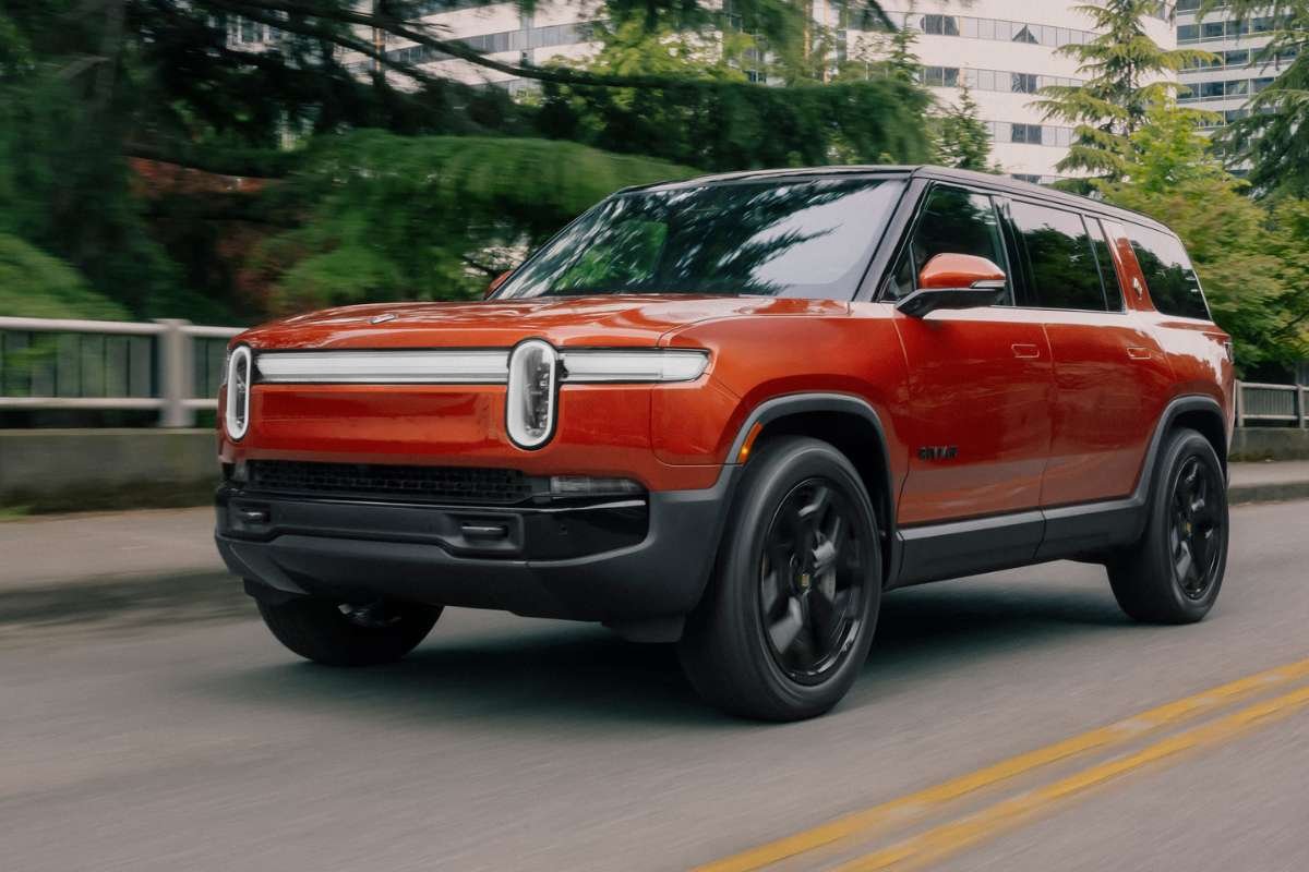 Rivian Beats Q4 Estimates but Warns of Lower Deliveries in 2025