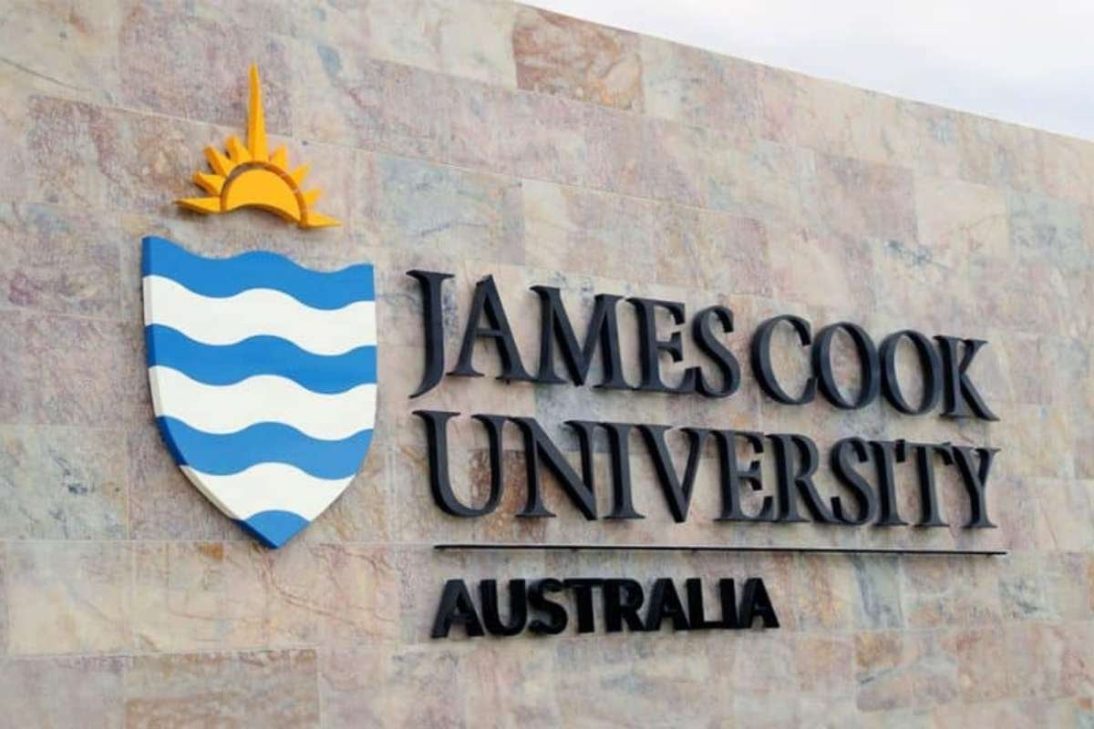 6 Best Online Schools for Postgraduate Study Reviewed 2025 | CIO Women Magazine