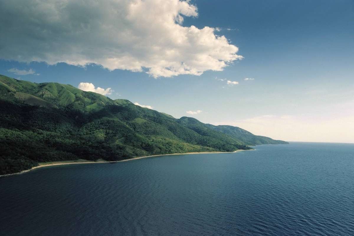 Top 10 Largest Lakes on Earth That Are Bigger Than Nations | CIO Women Magazine