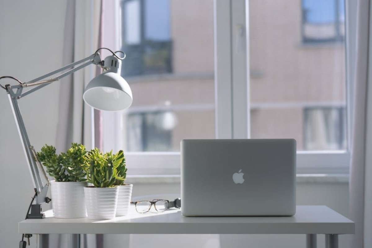 Practical Ways To Stay Organised At Work Every Day