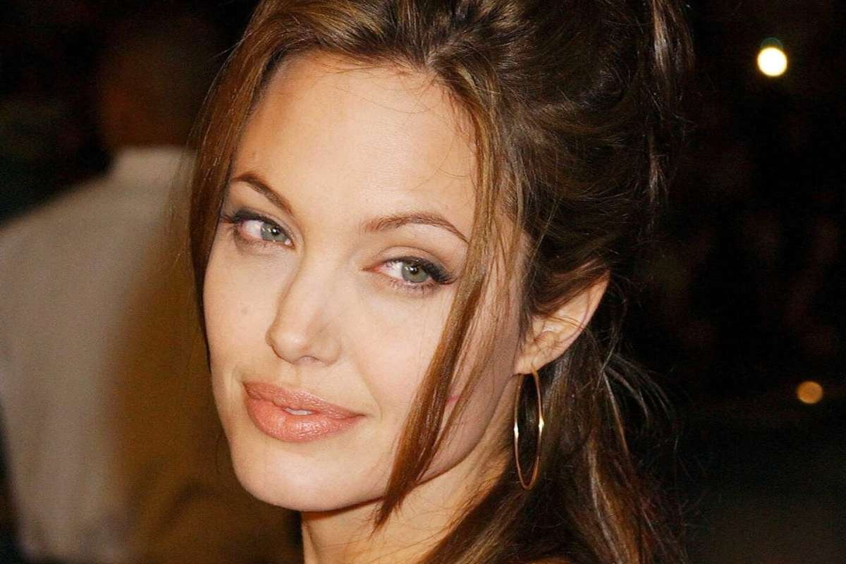 Top 34 Most Beautiful Eyes In The World in 2025 (From Oldest to Youngest) | CIO Women Magazine
