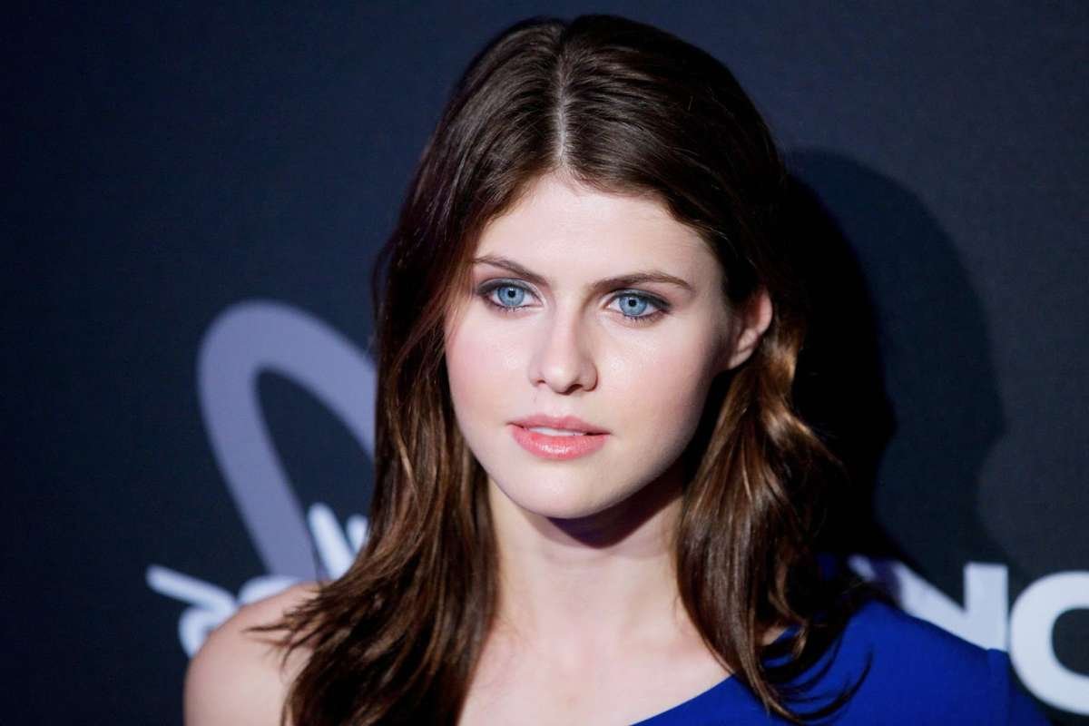 Top 34 Most Beautiful Eyes In The World in 2025 (From Oldest to Youngest) | CIO Women Magazine