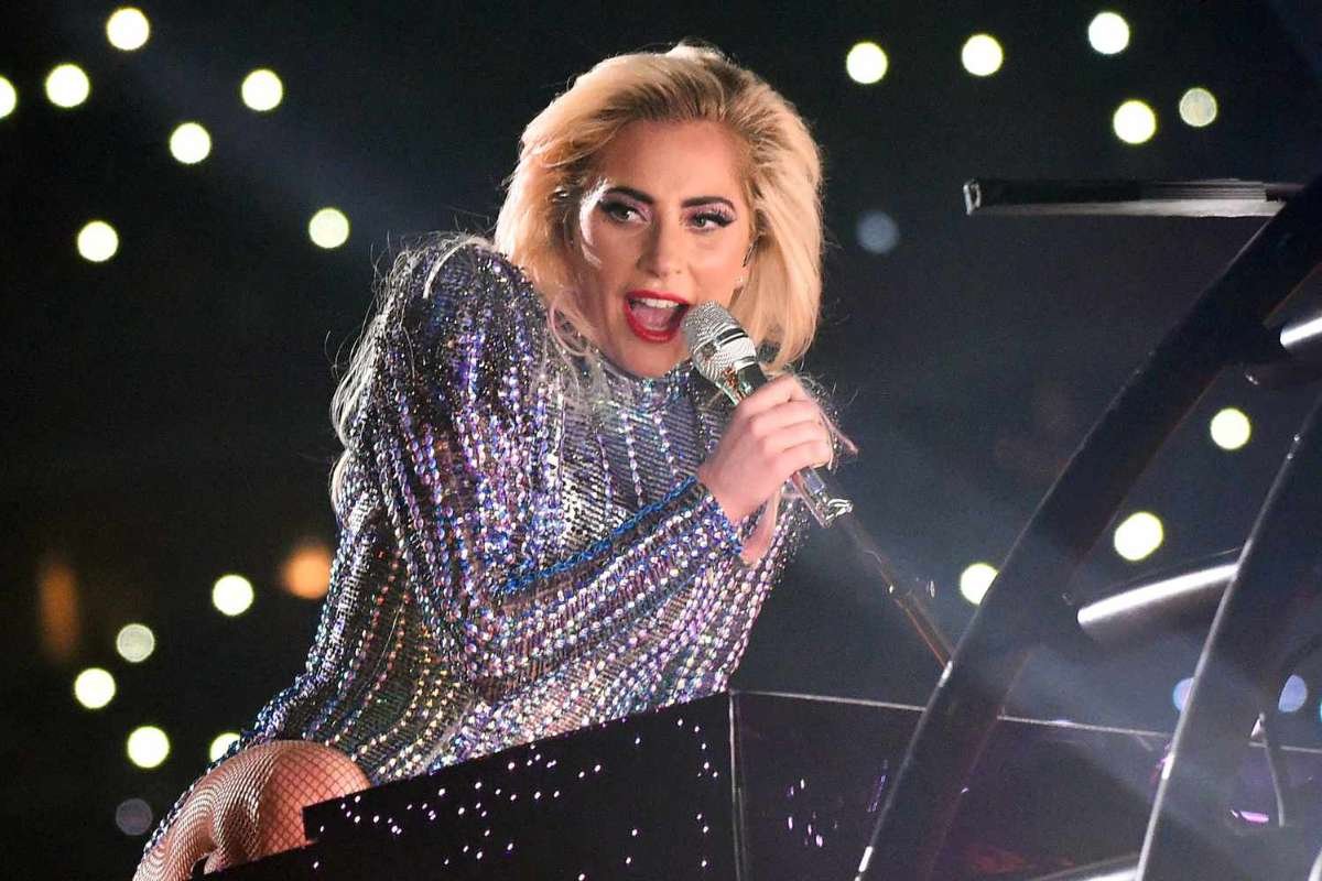 Top 20 Female Pop Music Stars Through Different Eras | CIO Women Magazine