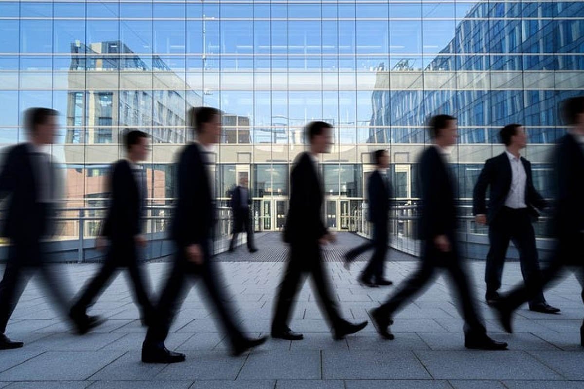 Your Industry Is Shifting Against You | How do you know when it’s time to sell a business? 8 Signs | CIO Woman Magazine