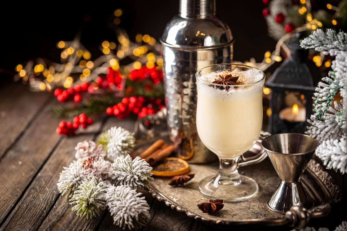 45 Easy Christmas Cocktail Drinks for Every Occasion | CIO Women Magazine