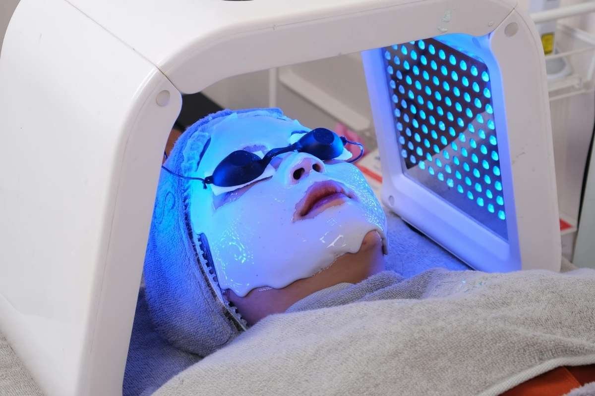 Blue Light Therapy: Benefits, Risks and Side Effects | CIO Women Magazine 