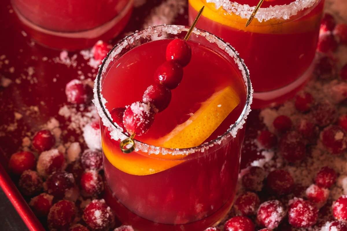 45 Easy Christmas Cocktail Drinks for Every Occasion | CIO Women Magazine