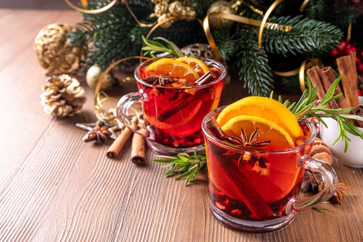 45 Easy Christmas Cocktail Drinks for Every Occasion | CIO Women Magazine