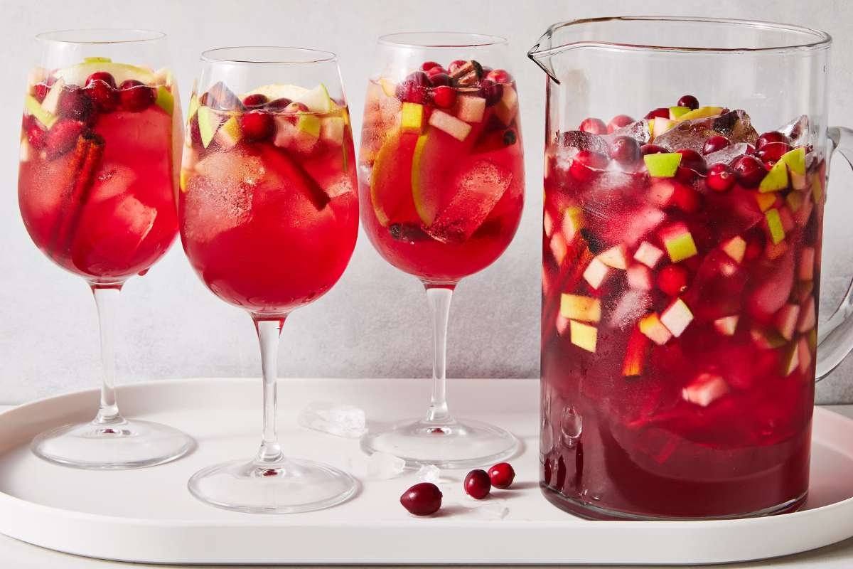 45 Easy Christmas Cocktail Drinks for Every Occasion | CIO Women Magazine
