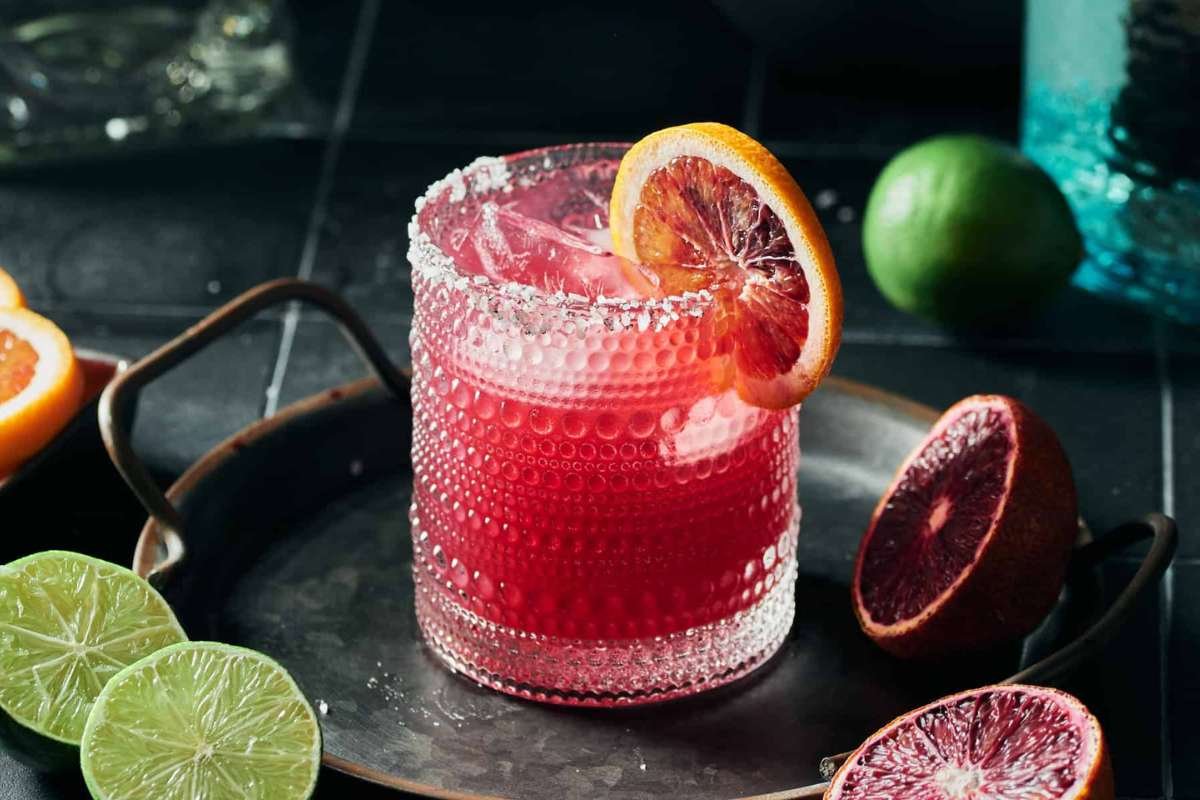45 Easy Christmas Cocktail Drinks for Every Occasion | CIO Women Magazine