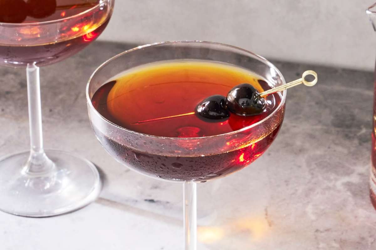 45 Easy Christmas Cocktail Drinks for Every Occasion | CIO Women Magazine