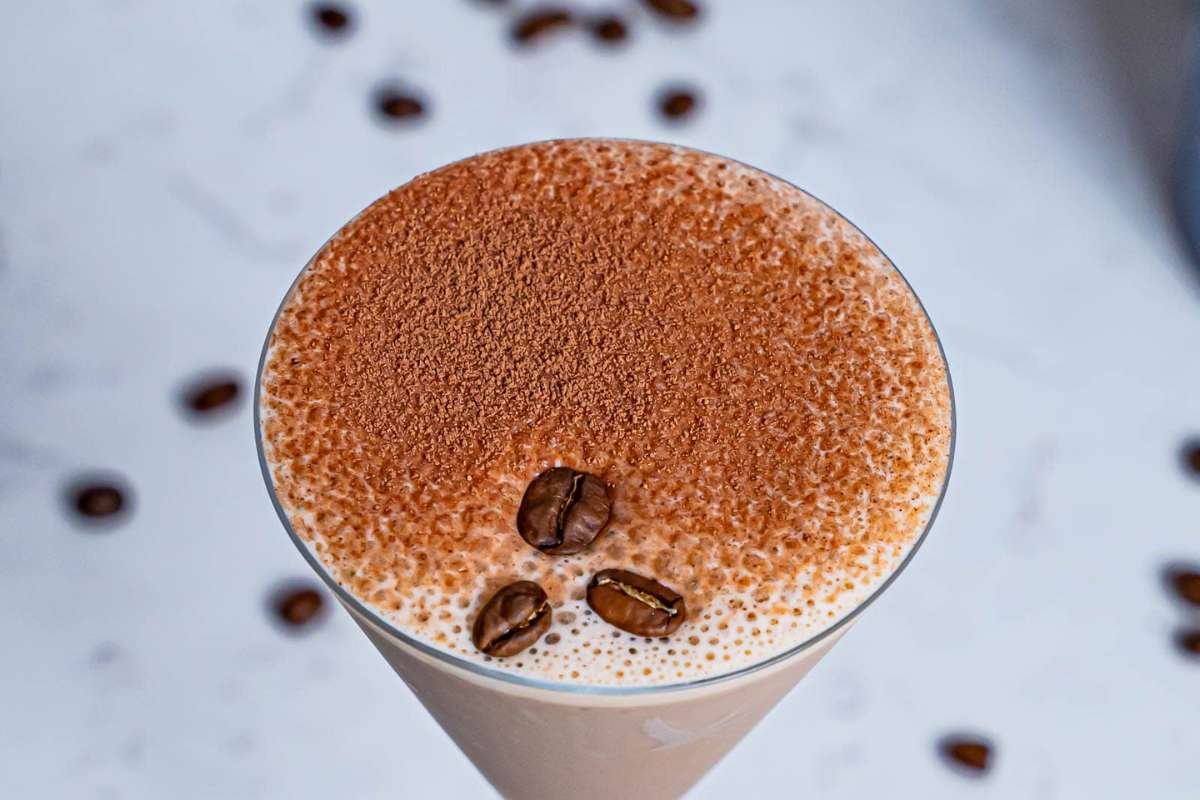 45 Easy Christmas Cocktail Drinks for Every Occasion | CIO Women Magazine