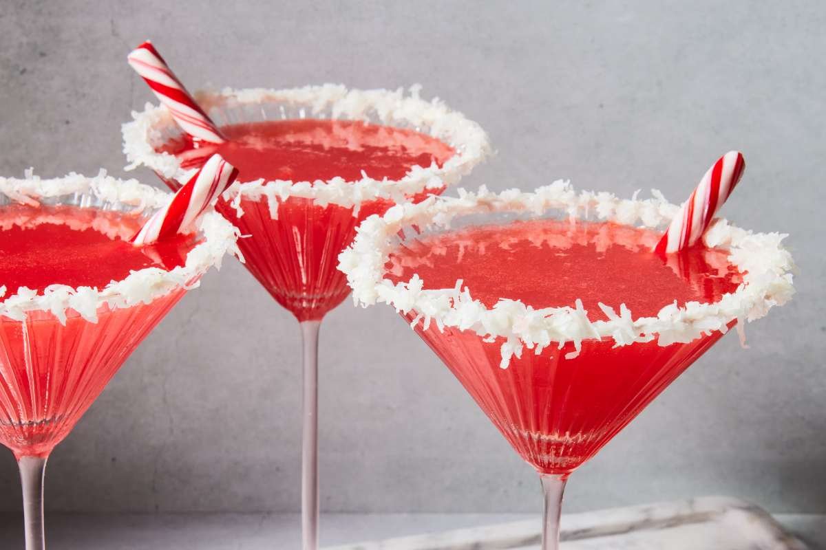 45 Easy Christmas Cocktail Drinks for Every Occasion | CIO Women Magazine