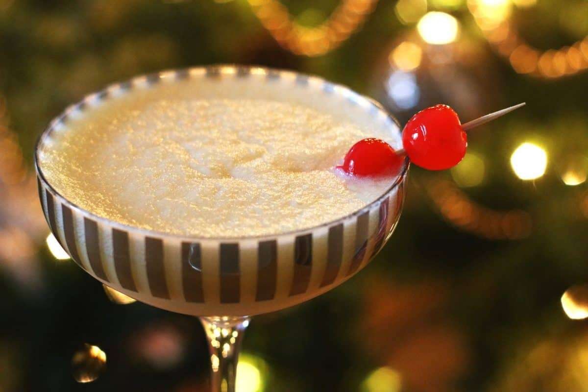 45 Easy Christmas Cocktail Drinks for Every Occasion | CIO Women Magazine