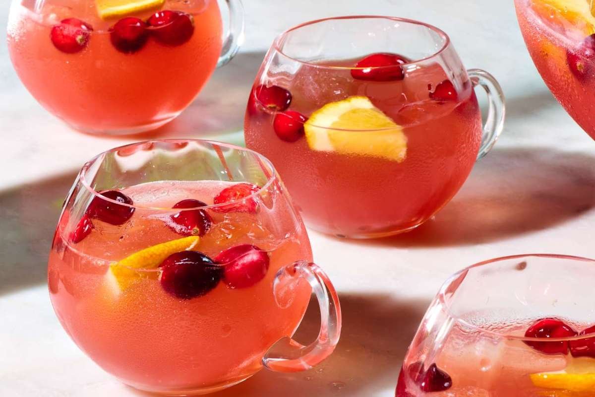45 Easy Christmas Cocktail Drinks for Every Occasion | CIO Women Magazine