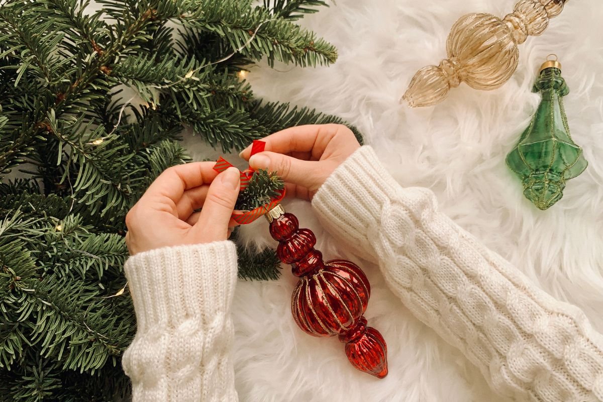 80 Christmas Tree Decoration Ideas That Make Everyone Stare | CIO Women Magazine