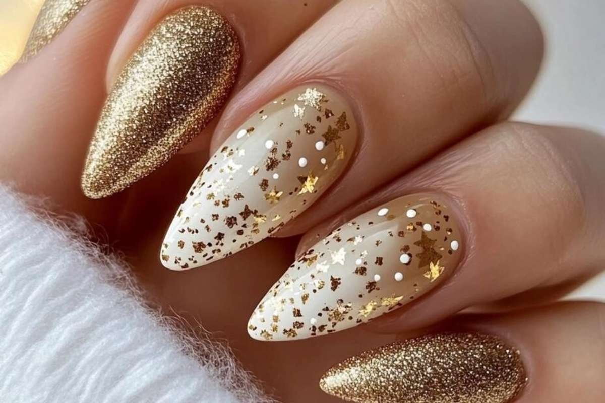 30 Best Christmas Nail Ideas for This Holiday Season | CIO Women Magazine