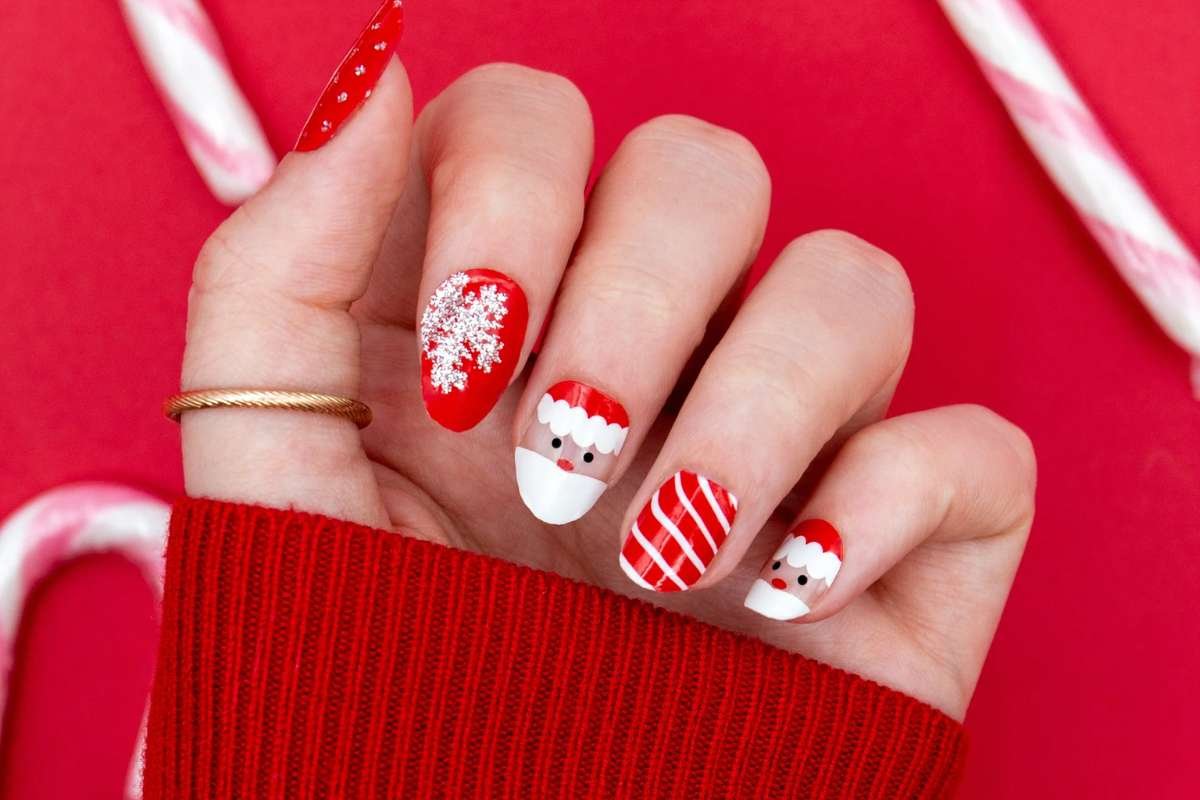 30 Best Christmas Nail Ideas for This Holiday Season | CIO Women Magazine
