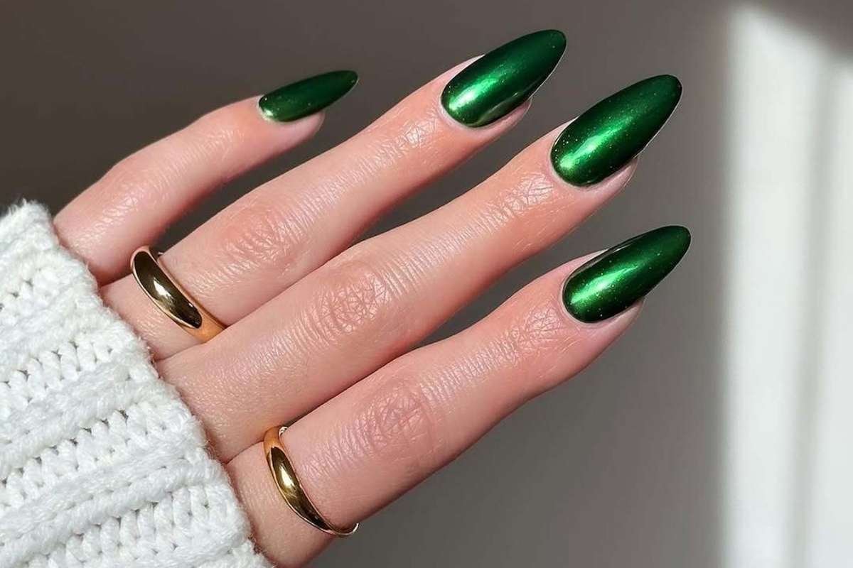 30 Best Christmas Nail Ideas for This Holiday Season | CIO Women Magazine