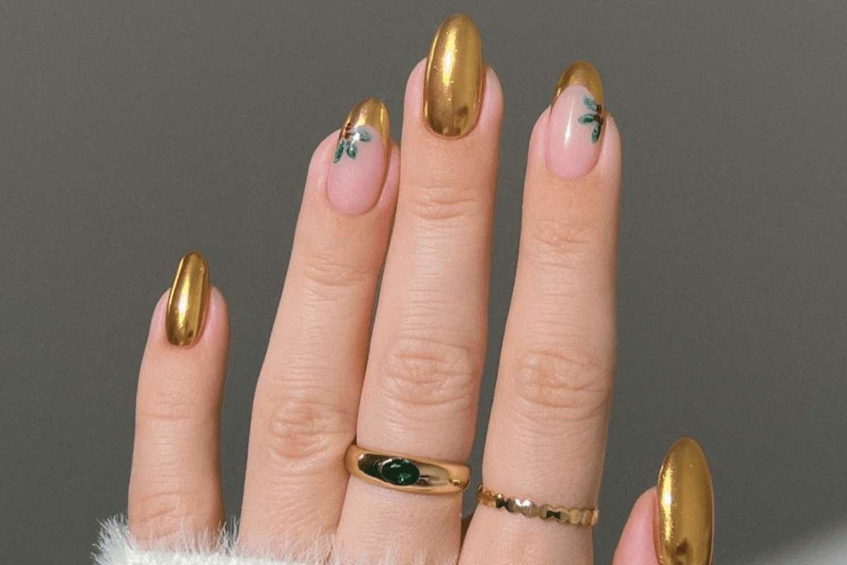 30 Best Christmas Nail Ideas for This Holiday Season | CIO Women Magazine