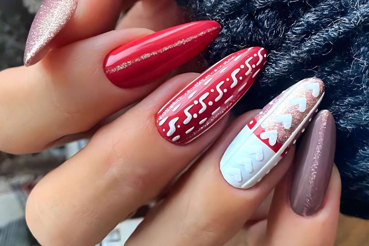30 Best Christmas Nail Ideas for This Holiday Season | CIO Women Magazine