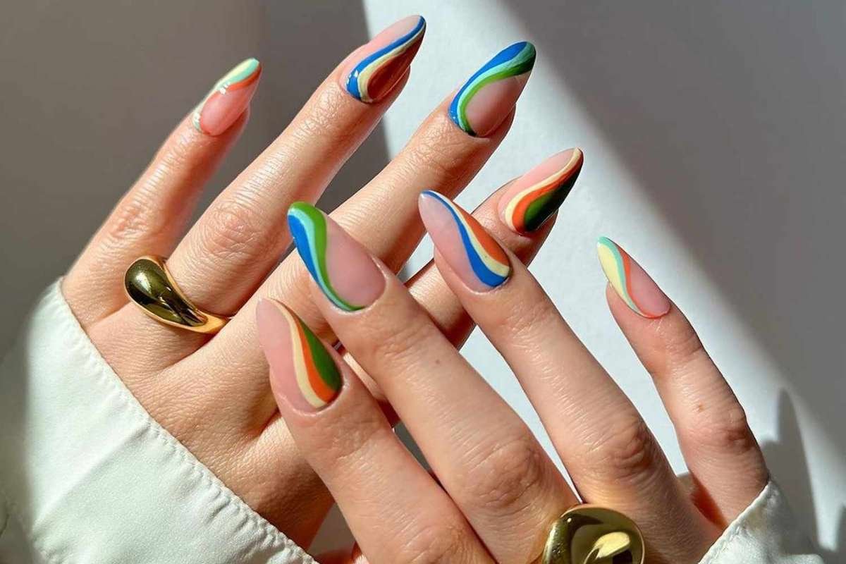 30 Best Christmas Nail Ideas for This Holiday Season | CIO Women Magazine