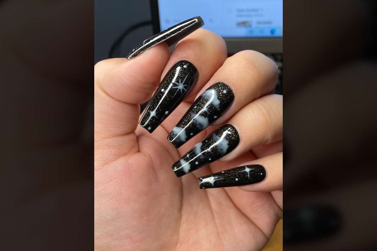 30 Best Christmas Nail Ideas for This Holiday Season | CIO Women Magazine