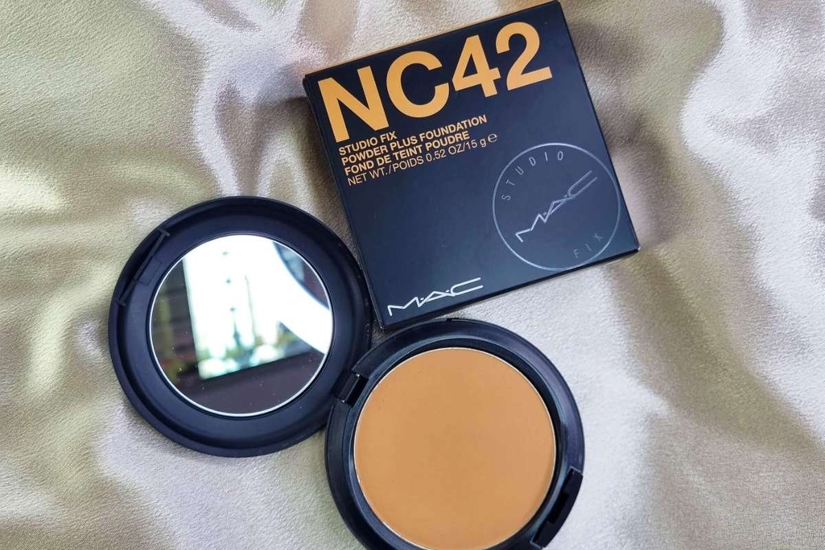 12 Best Powder Foundations- Ranked by Value, Performance, and Expert Verdict | CIO Women Magazine