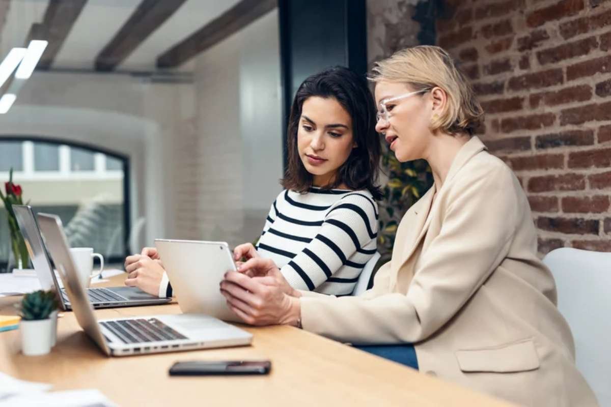 Top 10 Essential Strategies for Business Etiquette for Women in 2026 | CIO Women Magazine