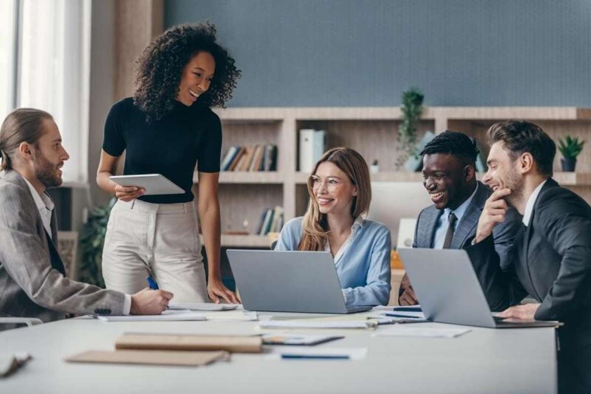 Types of Asynchronous Communication for Women Leaders | CIO Women Magazine