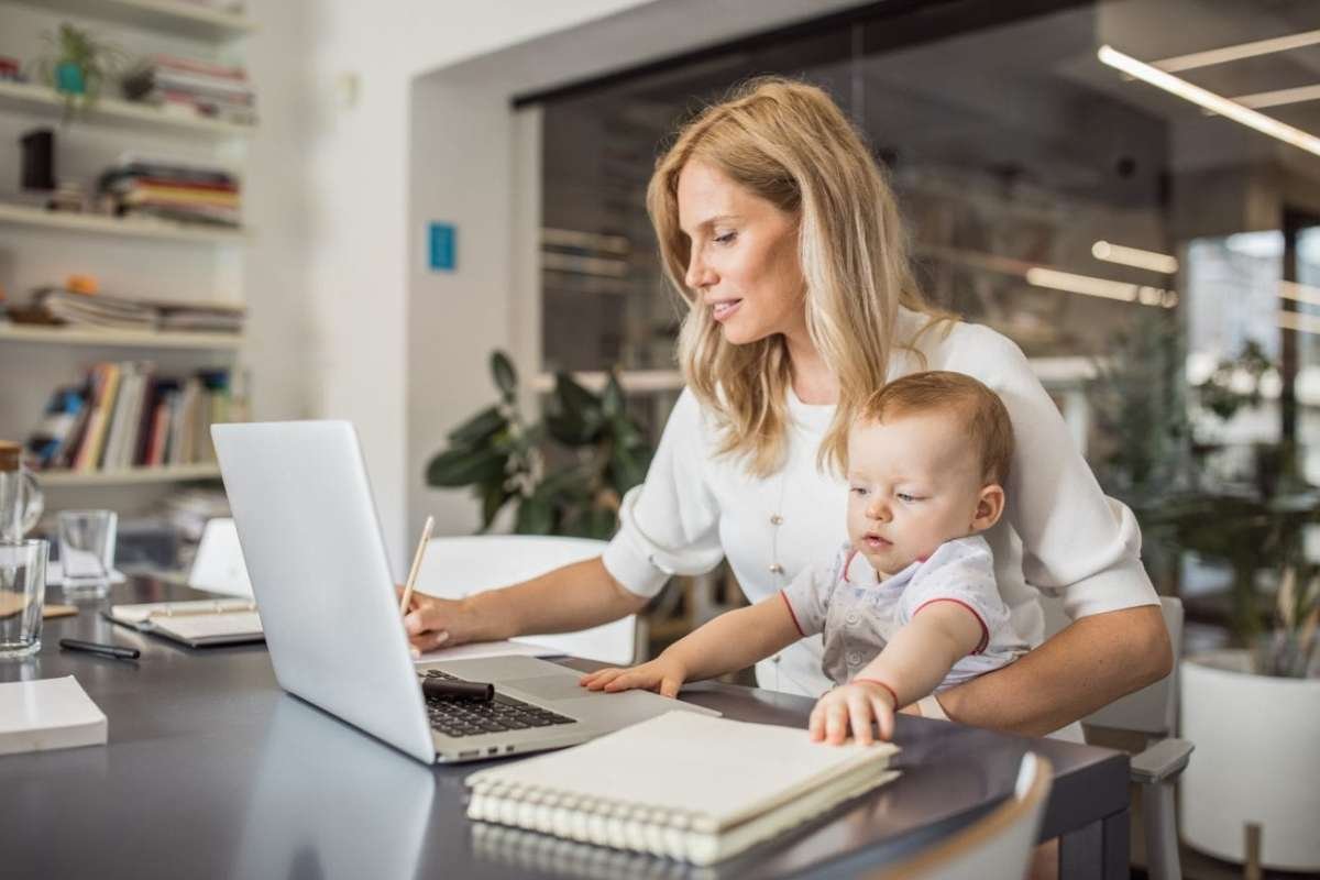 Asynchronous Schedules for Working Mothers: Where Structure Meets Flexibility 
