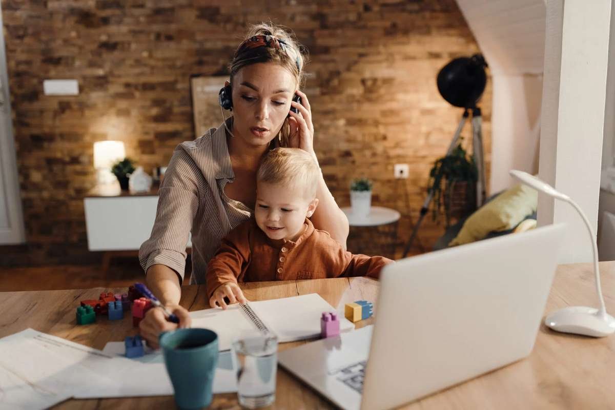 Asynchronous Schedules for Mothers Working Remotely | CIO Women Magazine 