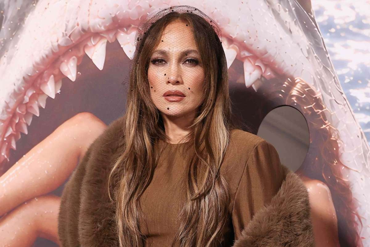 Jennifer Lopez umbrella moment at Paris Fashion Week Steals Spotlight | CIO Women Magazine