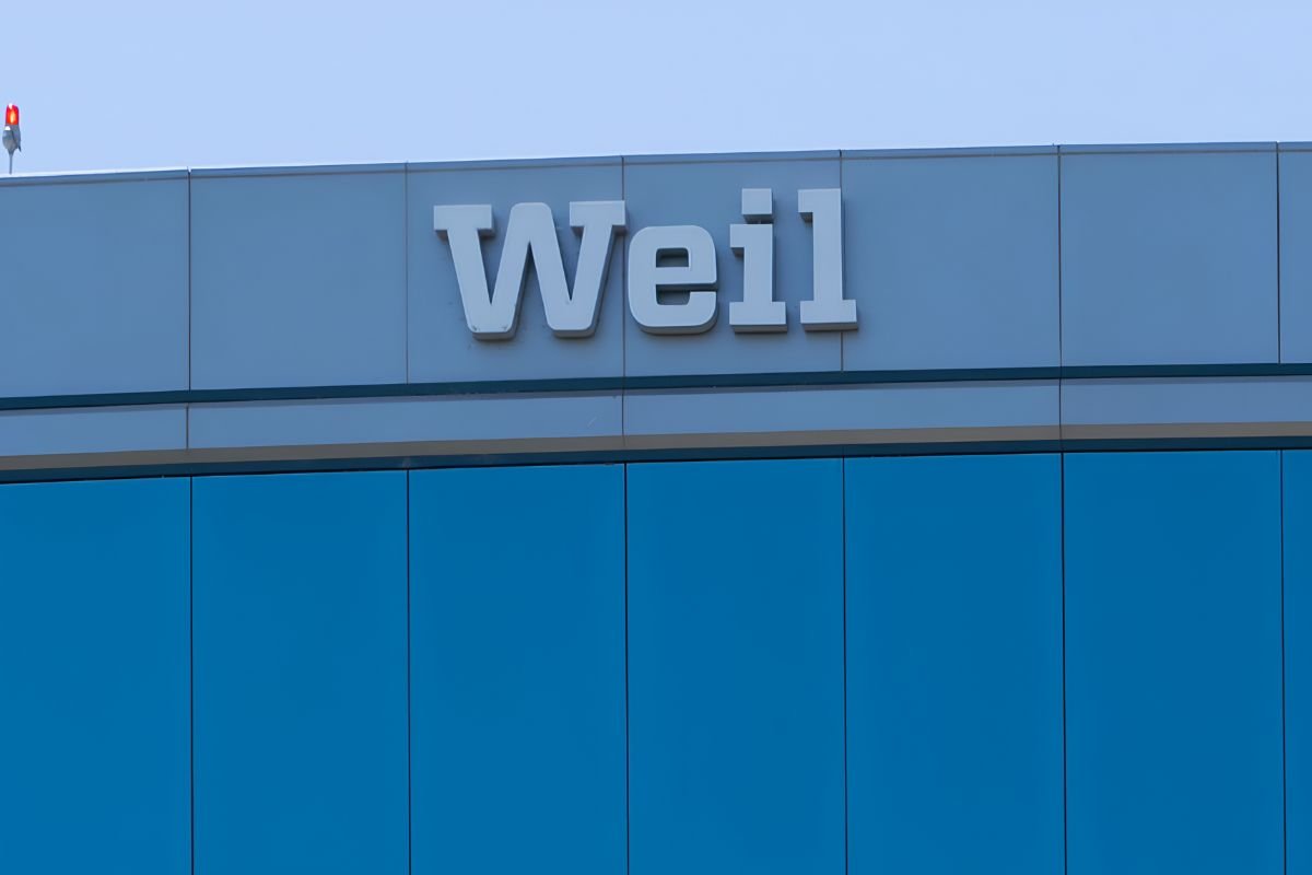 Weil Law Firm Turmoil Deepens as Key Partners Exit | CIO Women Magazine
